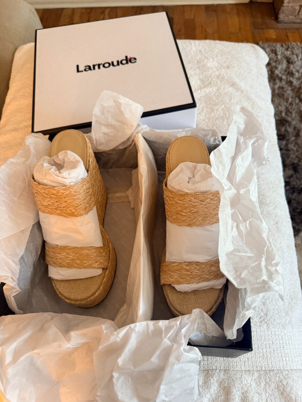 Larroudé Pamela Raffia Wedge Sandals- NWT Size 8 - Picture 2 of 5